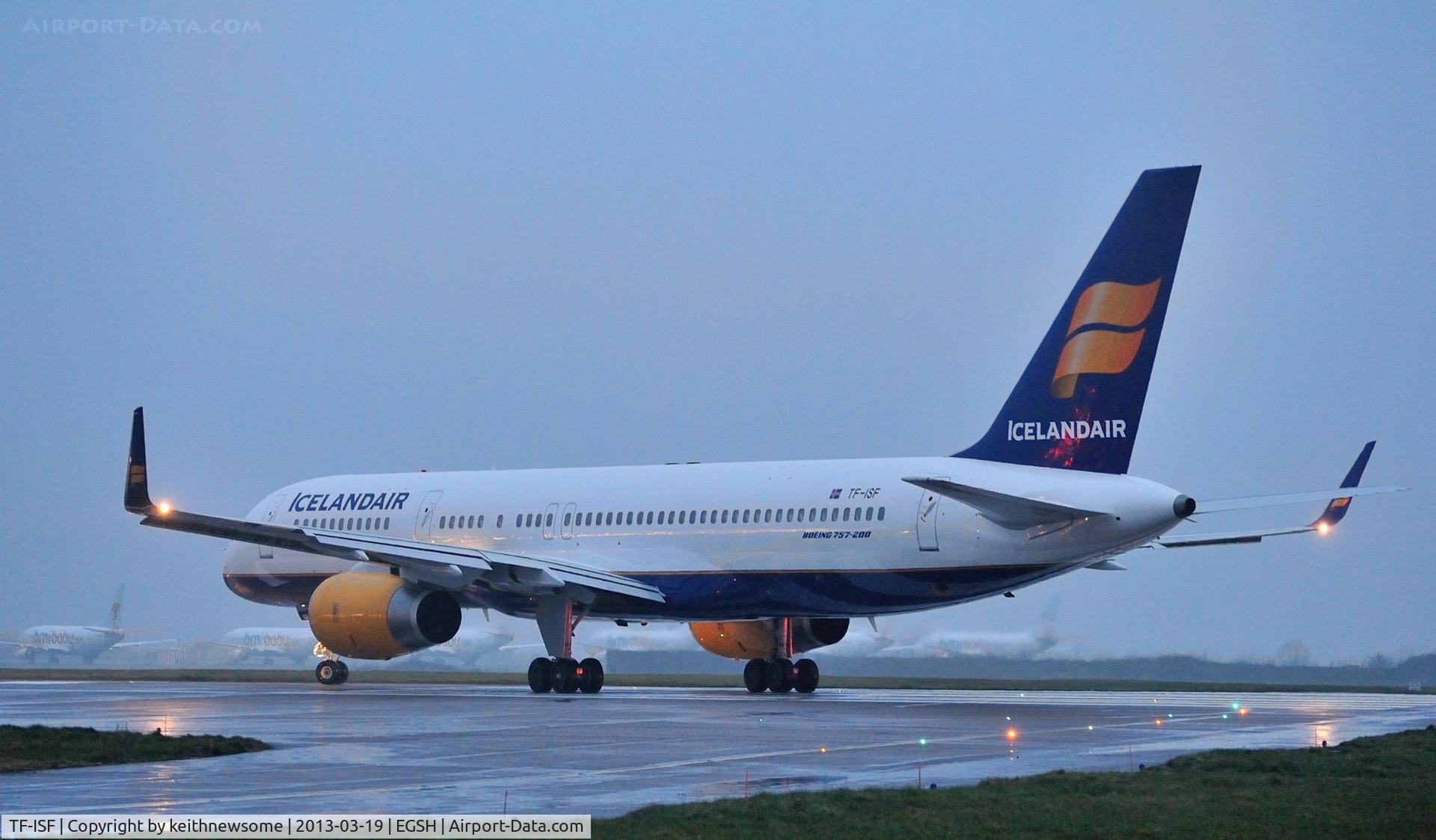 TF-ISF, 1991 Boeing 757-223 C/N 24595, Leaving a very wet Norwich, following spray into Icelandair colour scheme !