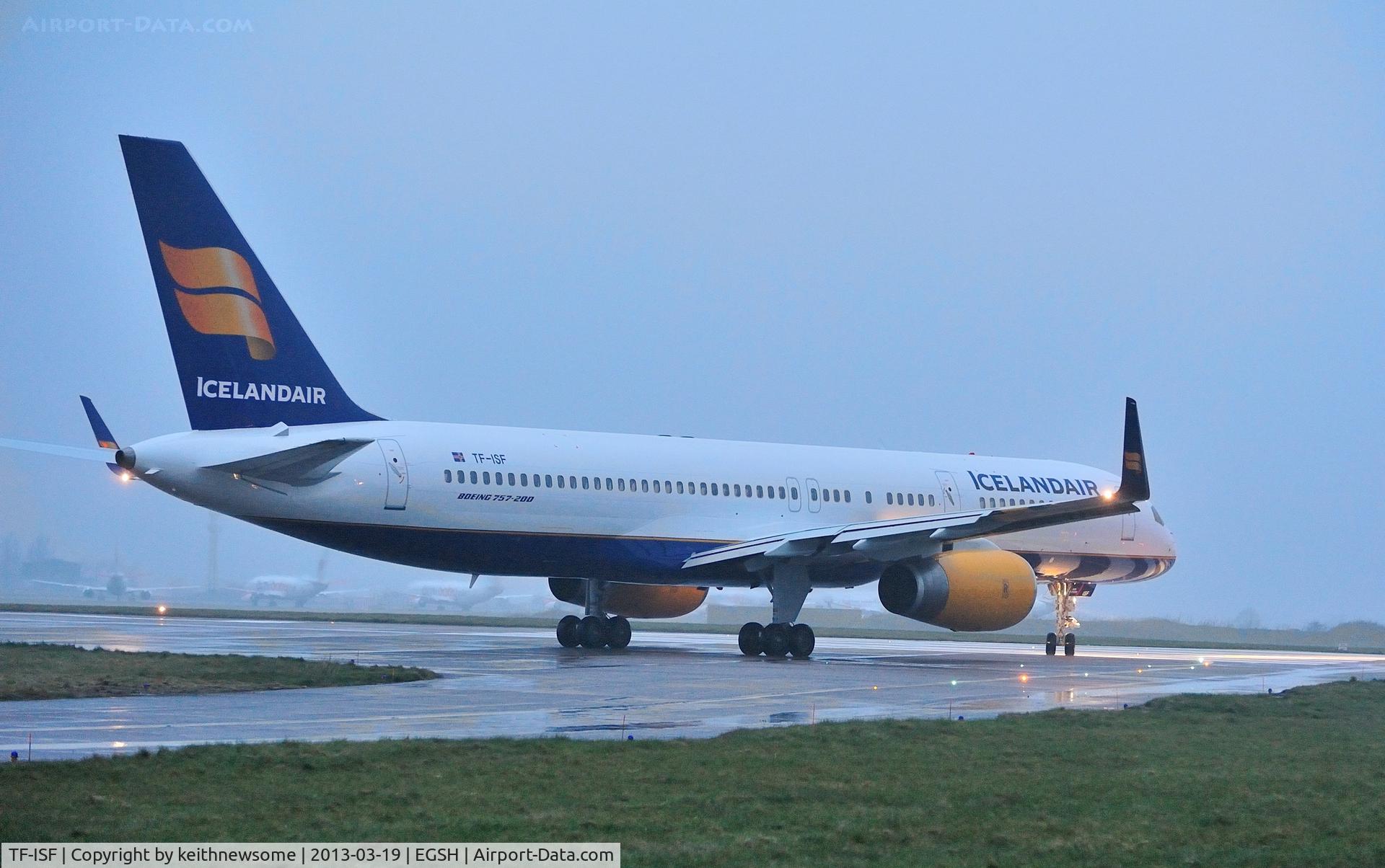 TF-ISF, 1991 Boeing 757-223 C/N 24595, Turning to line up onto runway 27.