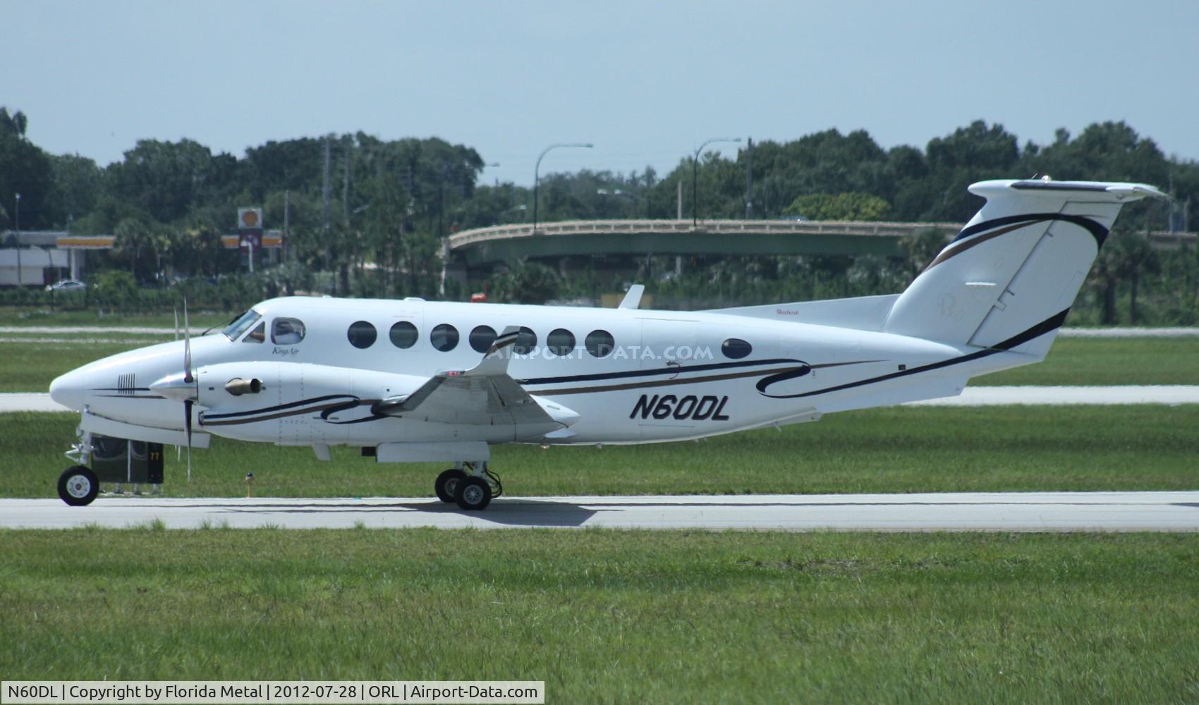 N60DL, 2005 Raytheon Aircraft Company B300 C/N FL-446, Beech 350