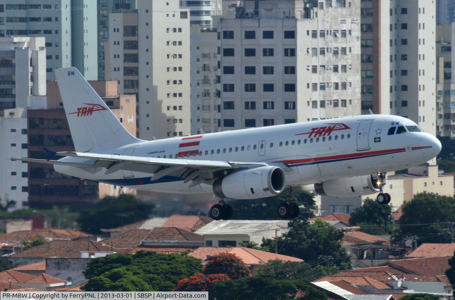 PR-MBW, 2008 Airbus A319-132 C/N 3710, TAM A319 in retro colours