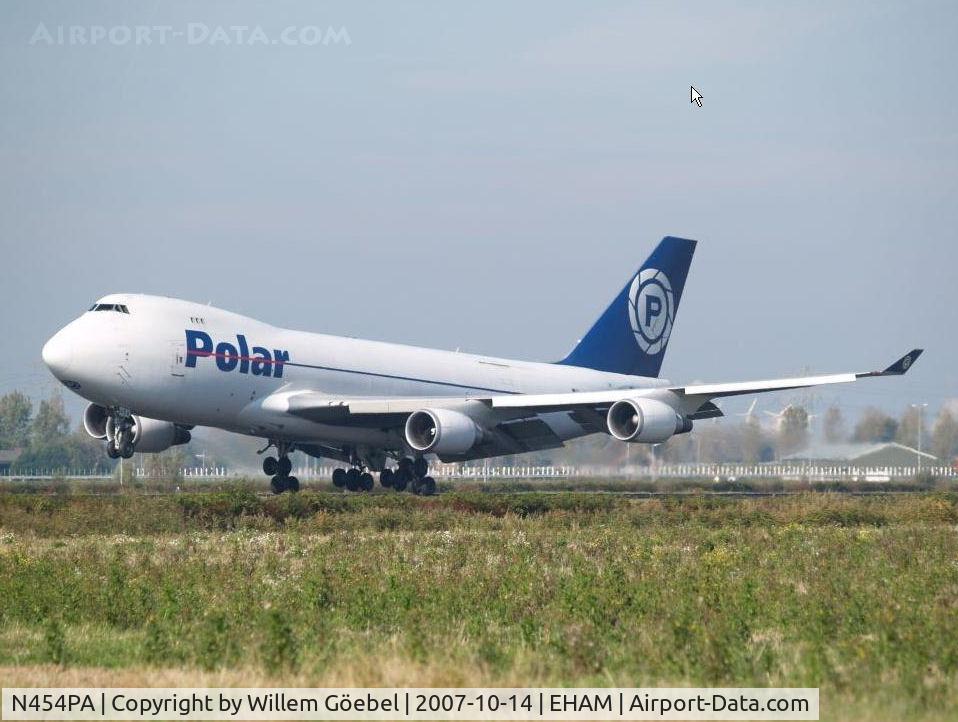 N454PA, 2002 Boeing 747-46NF C/N 30812, Landing on runway R18 of Schiphol Airport