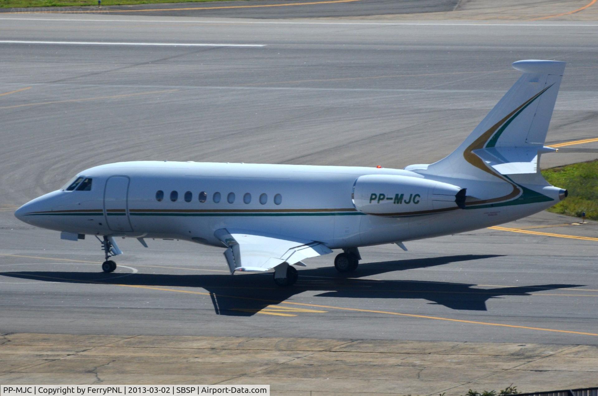 PP-MJC, 2006 Dassault Falcon2000EX EASy C/N 99, Falcon 2000 passing by