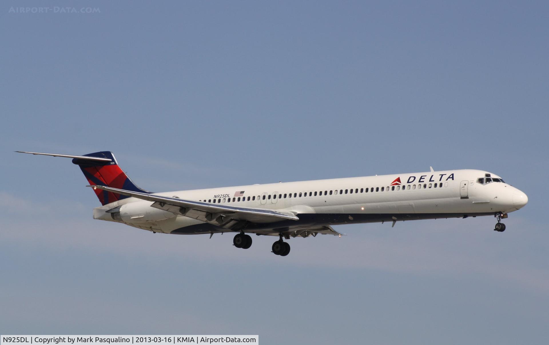 N925DL, 1988 McDonnell Douglas MD-88 C/N 49712, MD-88