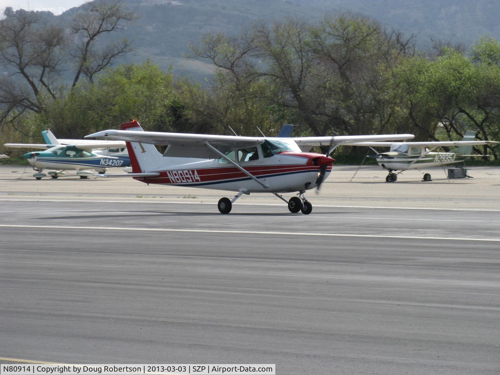 N80914, 1976 Cessna 172M C/N 17266799, 1976 Cessna 172M SKYHAWK, Lycoming O-320-E2D 150 Hp, landing roll Rwy 22