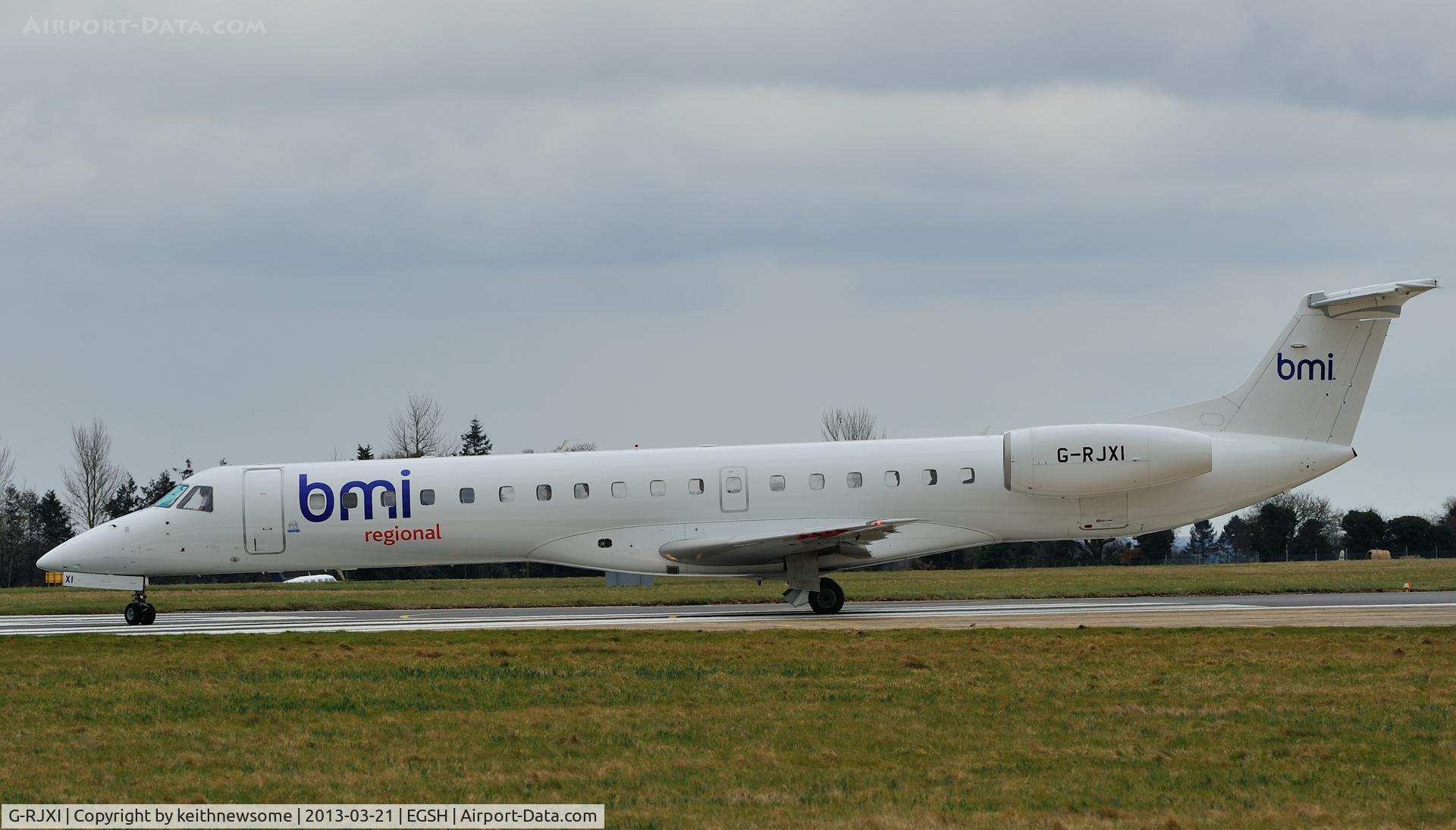 G-RJXI, 2001 Embraer EMB-145EP (ERJ-145EP) C/N 145454, Turning to leave on 09 end of runway.