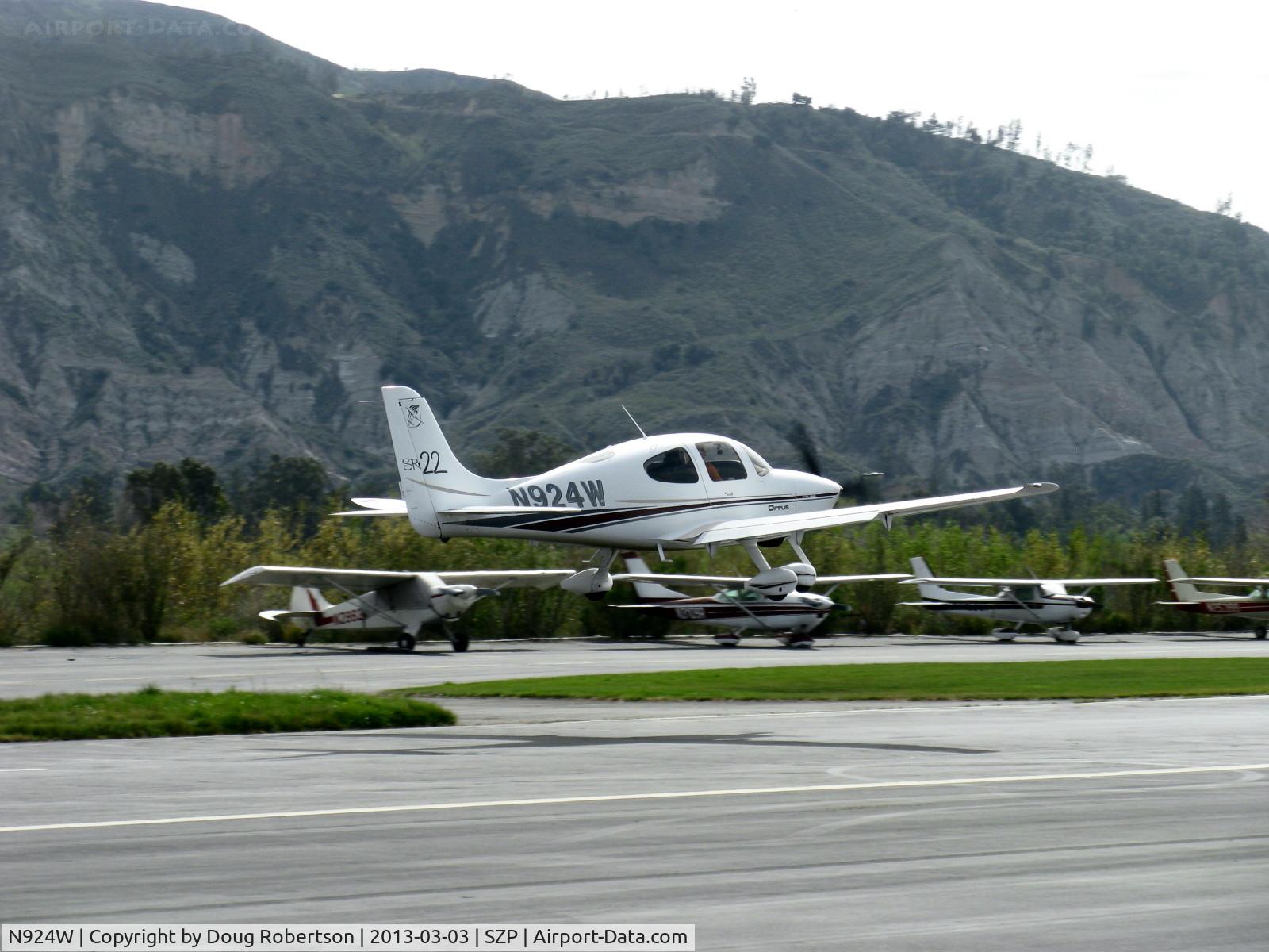N924W, 2001 Cirrus SR22 C/N 0048, 2001 Cirrus SR22, Continental IO-550-N 310 Hp, takeoff Rwy 22