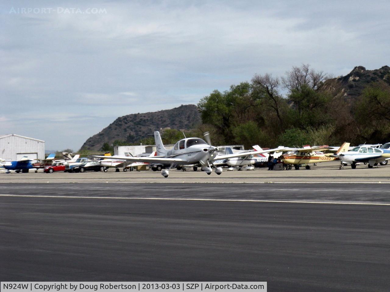 N924W, 2001 Cirrus SR22 C/N 0048, 2001 Cirrus SR22, Continental IO-550-N 310 Hp, takeoff Rwy 22