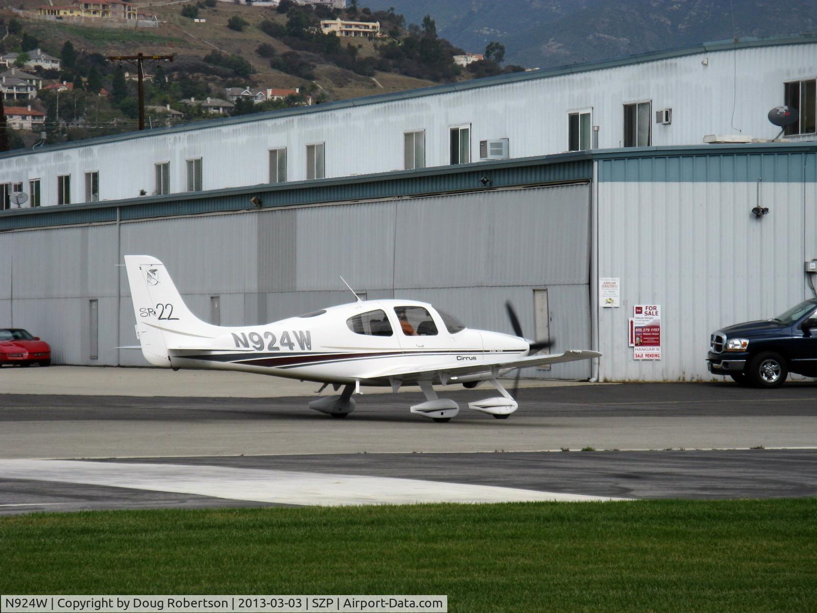 N924W, 2001 Cirrus SR22 C/N 0048, 2001 Cirrus SR22, Continental IO-550-N 310 Hp, taxi back after landing