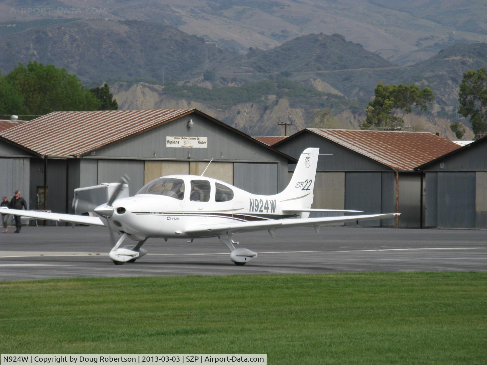 N924W, 2001 Cirrus SR22 C/N 0048, 2001 Cirrus SR22, Continental IO-550-N 310 Hp, landing roll Rwy 22