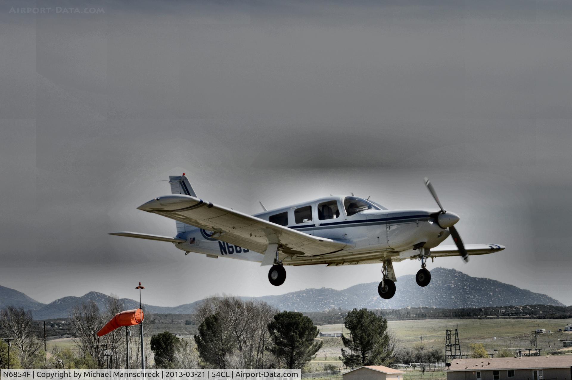 N6854F, Piper PA-32R-300 Cherokee Lance C/N 32R-7780038, landing