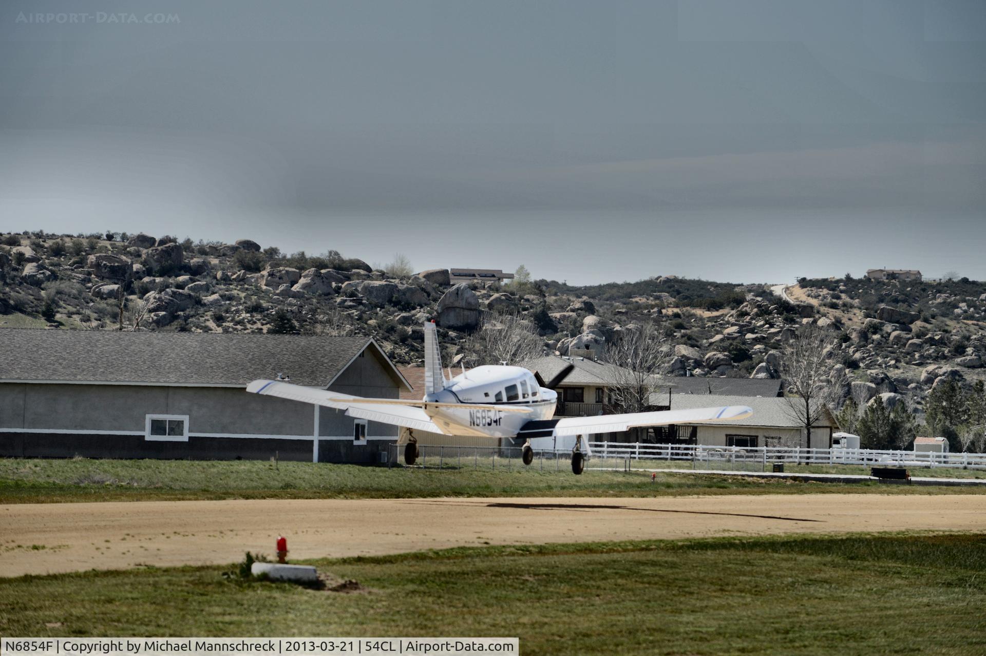 N6854F, Piper PA-32R-300 Cherokee Lance C/N 32R-7780038, landing