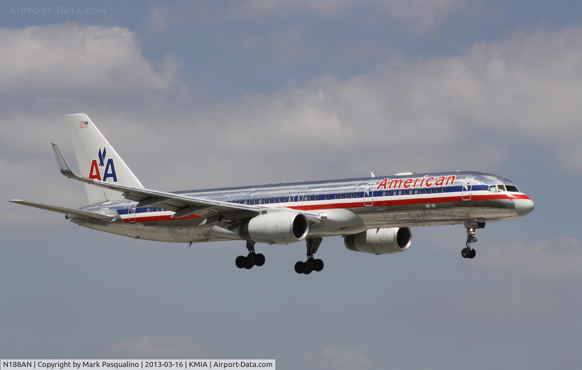 N188AN, 2001 Boeing 757-223 C/N 32382, Boeing 757-200