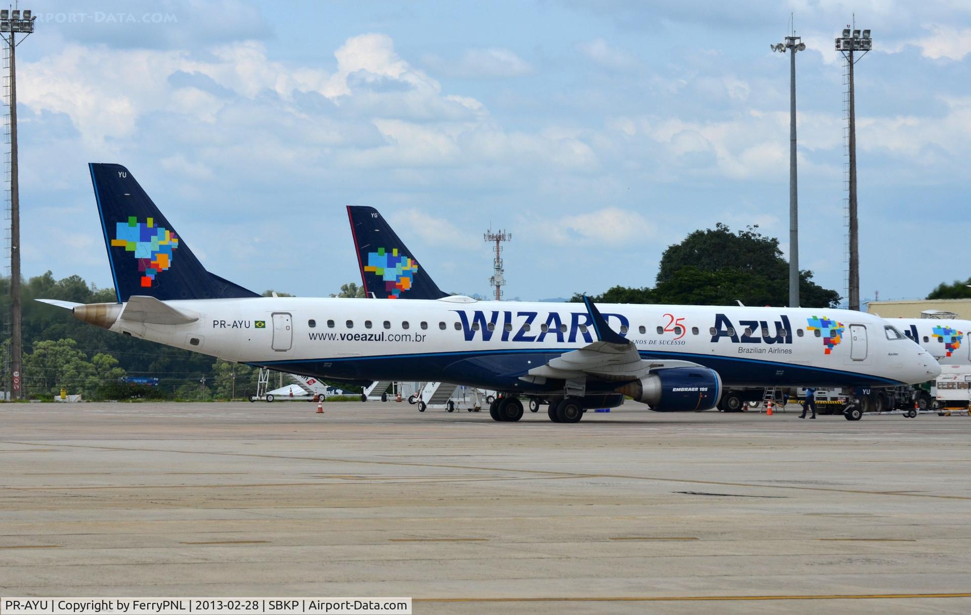 PR-AYU, 2011 Embraer 195LR (ERJ-190-200LR) C/N 19000434, Azul ERJ195 at its base in VCP