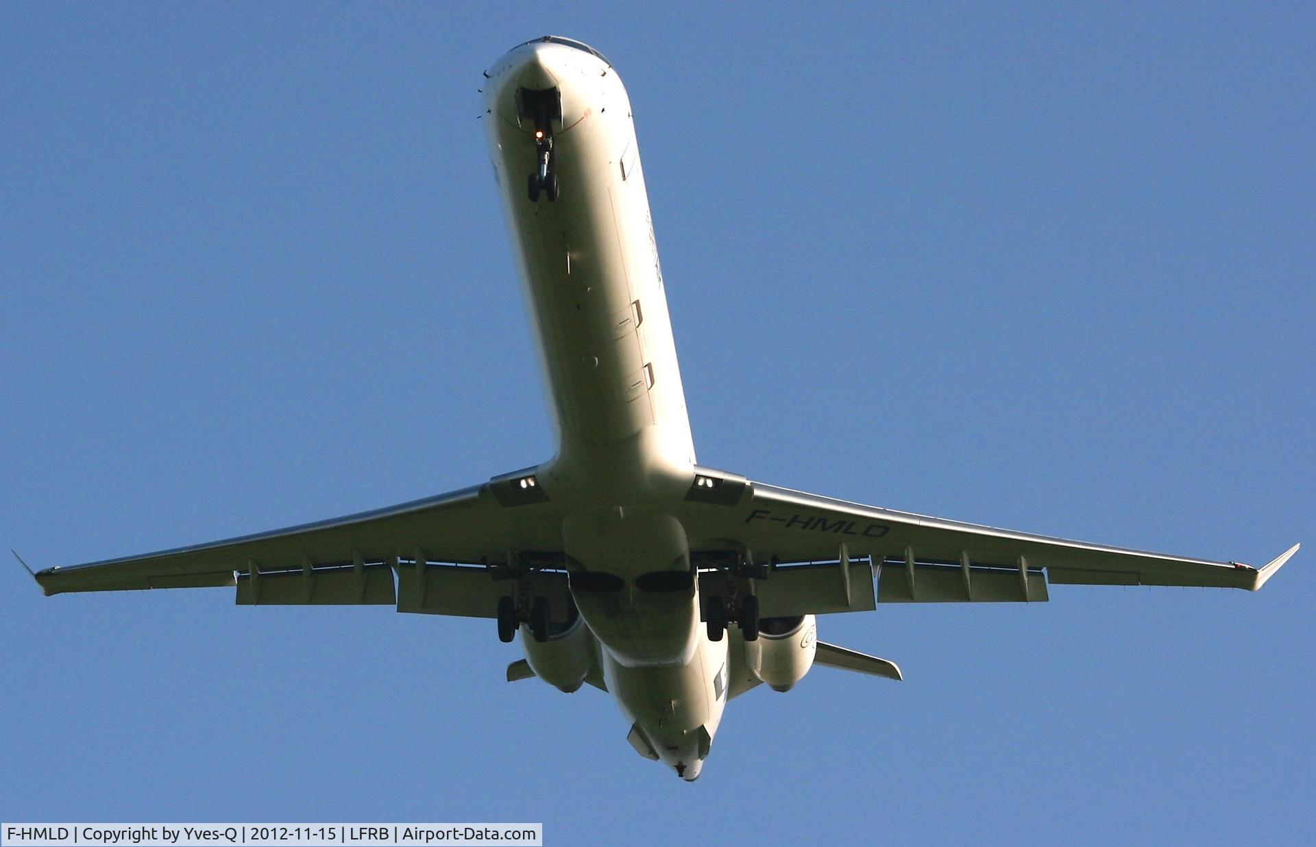 F-HMLD, 2010 Bombardier CRJ-1000EL NG (CL-600-2E25) C/N 19007, Canadair Regional Jet CRJ-1000, Short approach rwy 25L, Brest-Bretagne Airport (LFRB-BES)