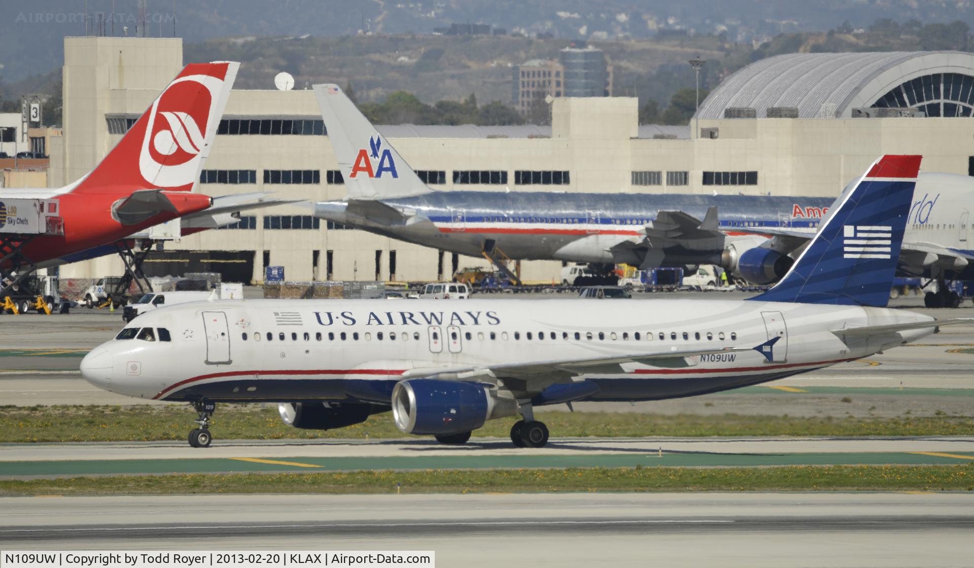 N109UW, 1999 Airbus A320-214 C/N 1065, Taxiing to gate at LAX