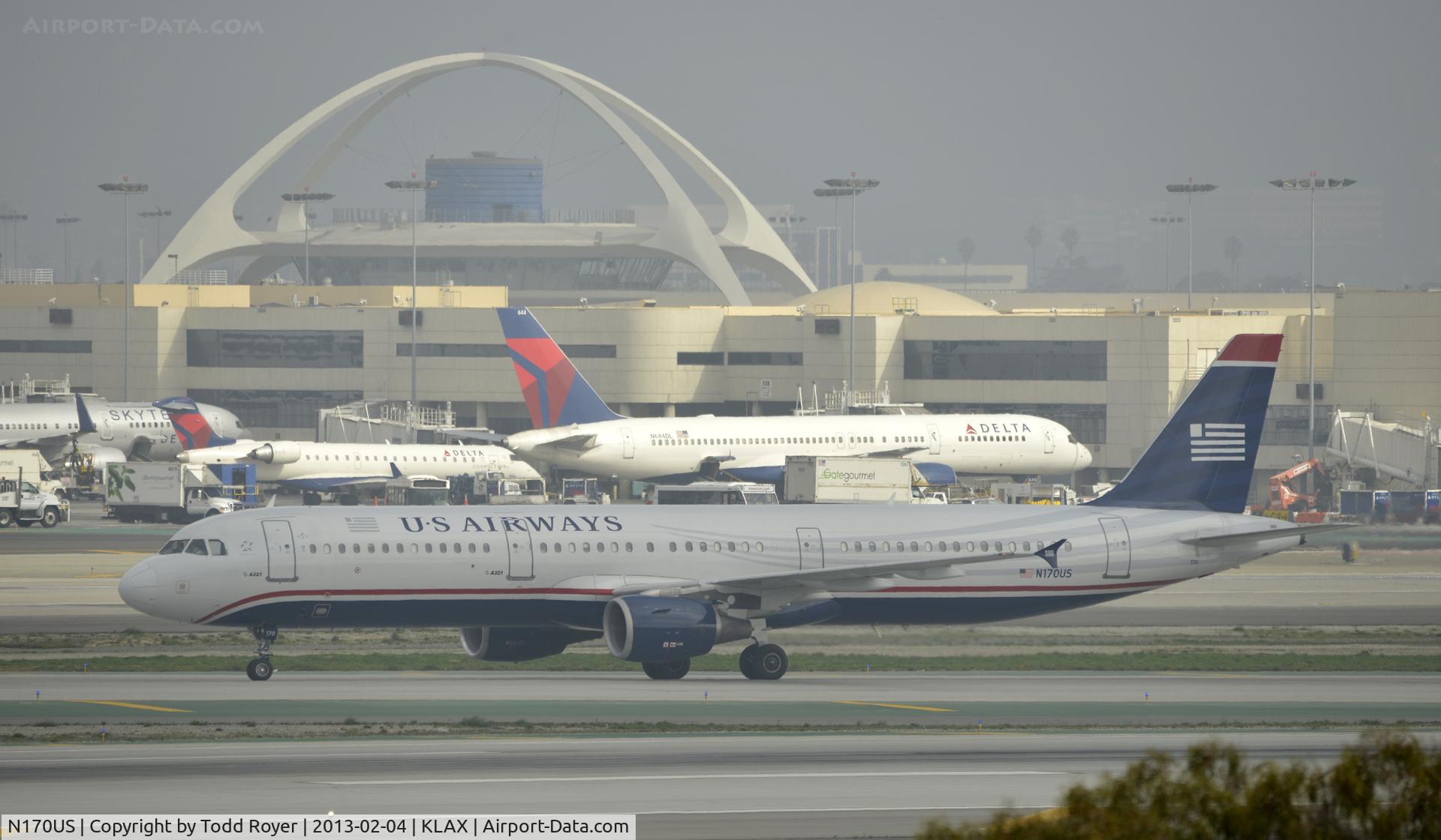 N170US, 2001 Airbus A321-211 C/N 1462, Taxiing to gate on a foggy morning