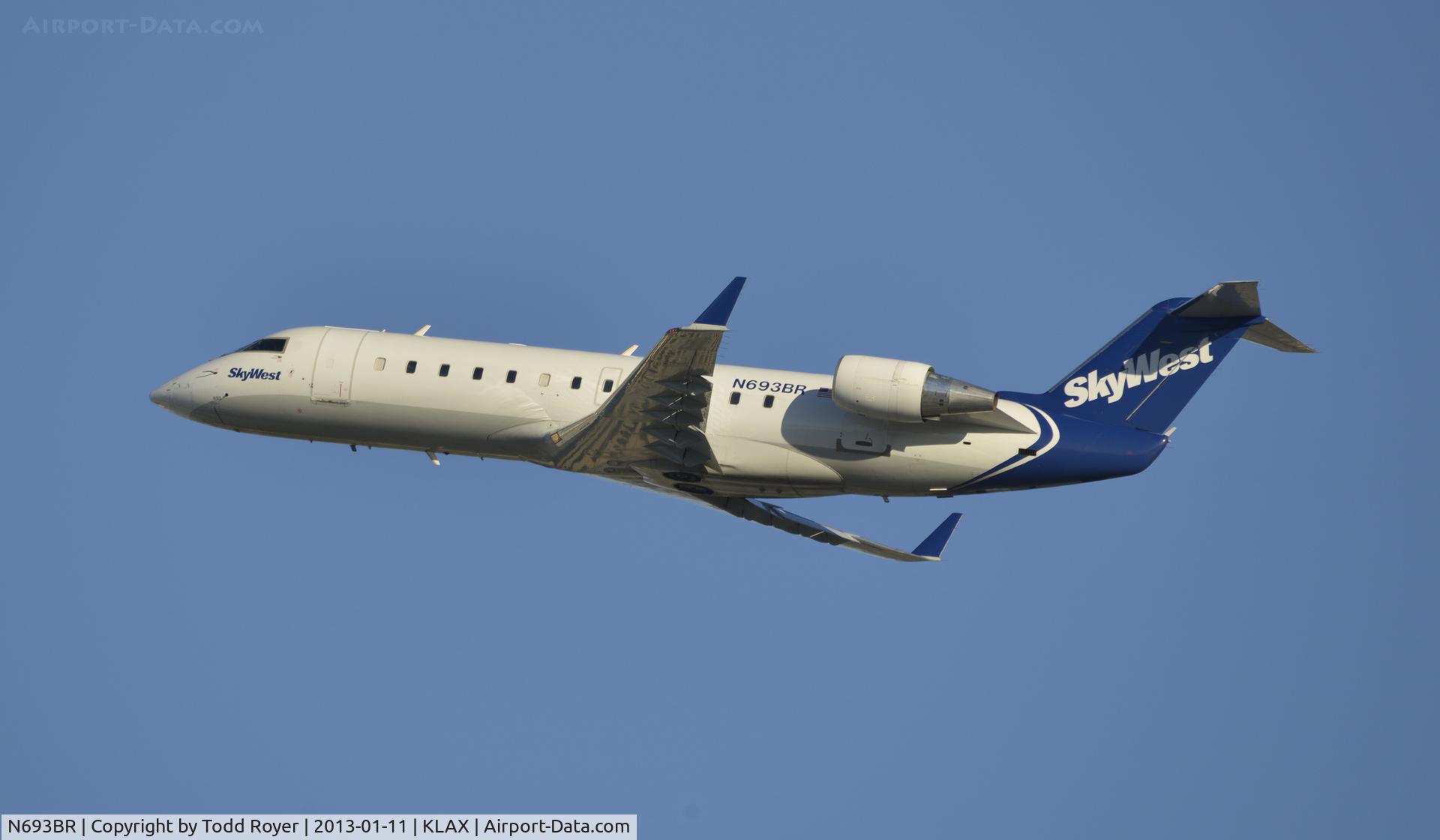 N693BR, 2003 Bombardier CRJ-200ER (CL-600-2B19) C/N 7761, Departing LAX