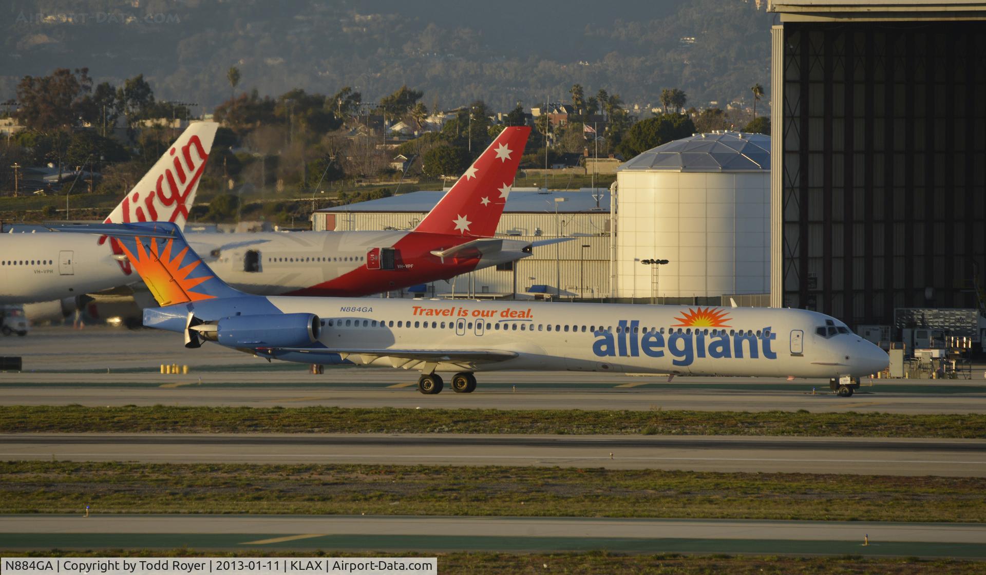 N884GA, 1987 McDonnell Douglas MD-83 (DC-9-83) C/N 49401, Taxiing to gate at LAX
