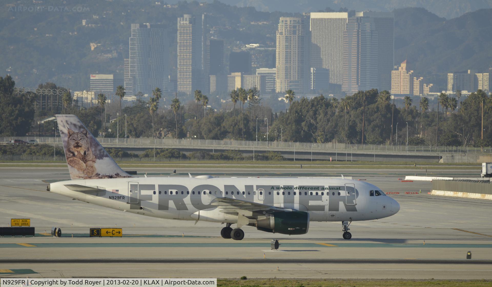 N929FR, 2004 Airbus A319-111 C/N 2240, Taxiing to gate at LAX