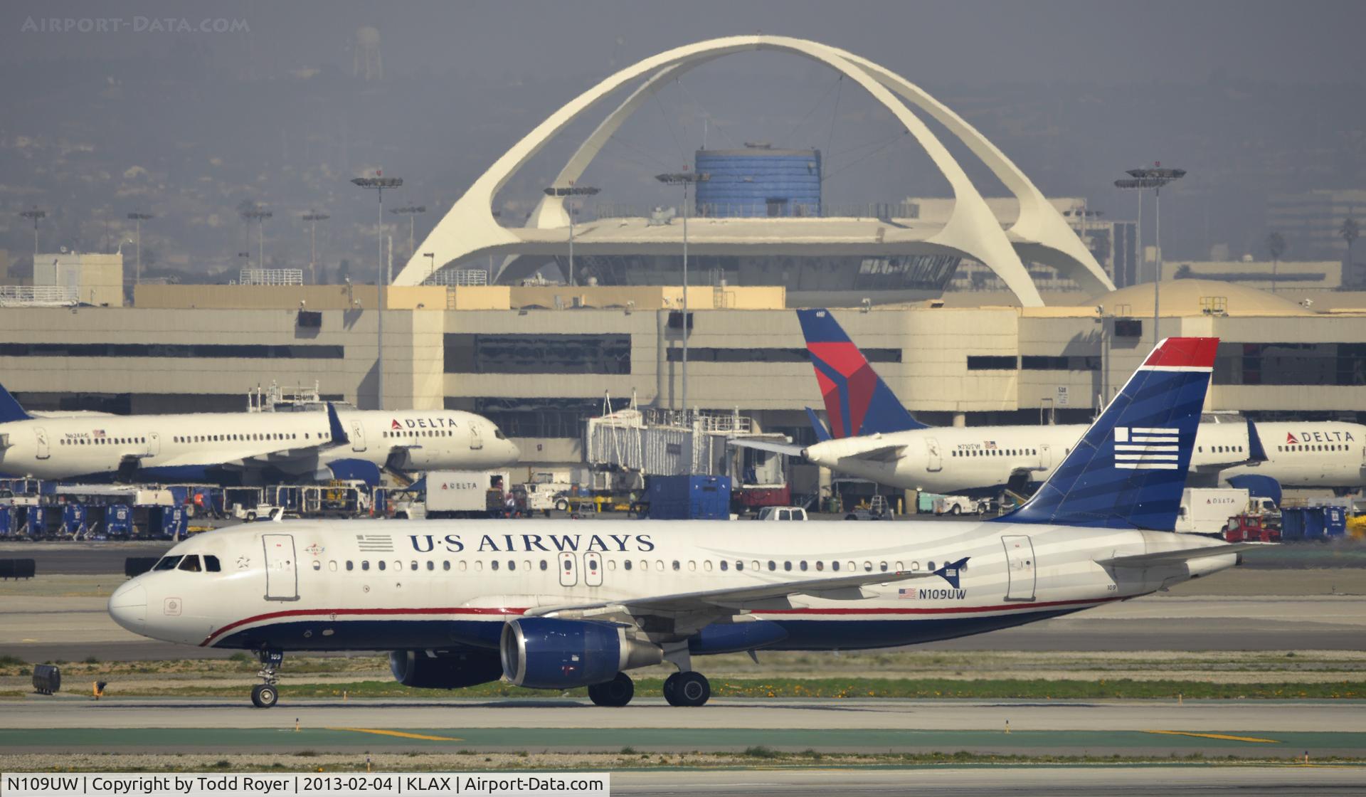 N109UW, 1999 Airbus A320-214 C/N 1065, Taxiing to gate at LAX