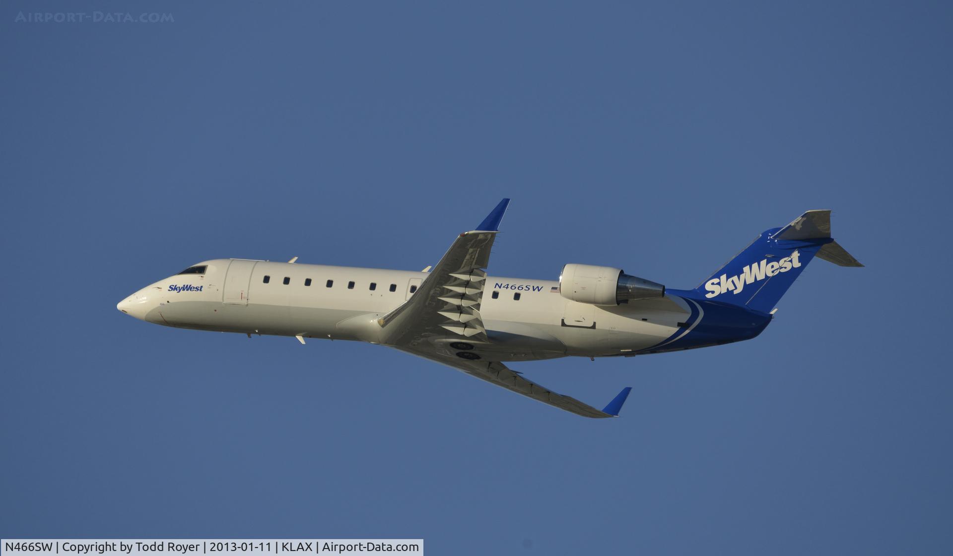 N466SW, 2003 Bombardier CRJ-200ER (CL-600-2B19) C/N 7856, Departing LAX