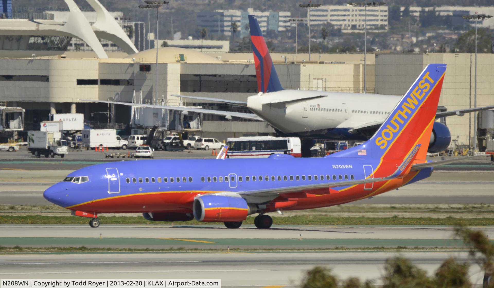 N208WN, 2005 Boeing 737-7H4 C/N 29856, Taxiing to gate at LAX