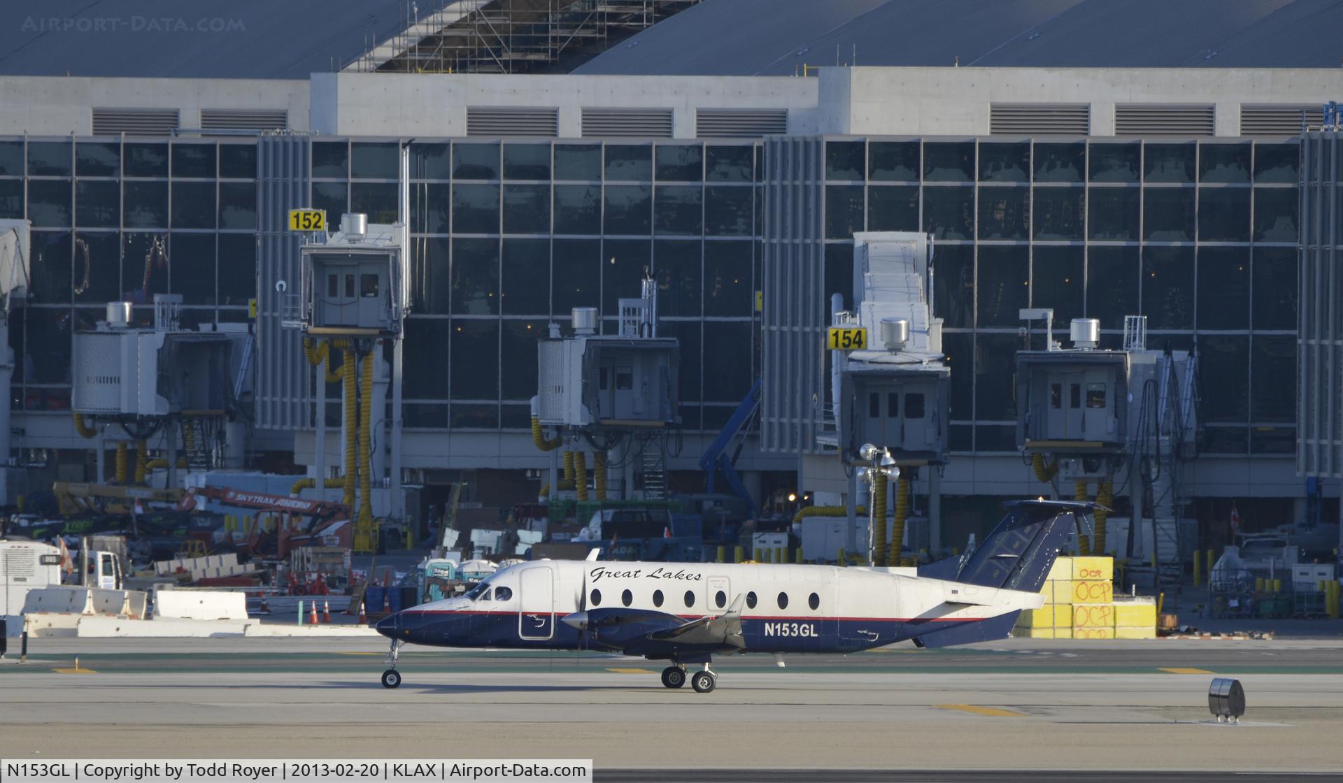 N153GL, 1995 Beech 1900D C/N UE-153, Taxiing for departure at LAX