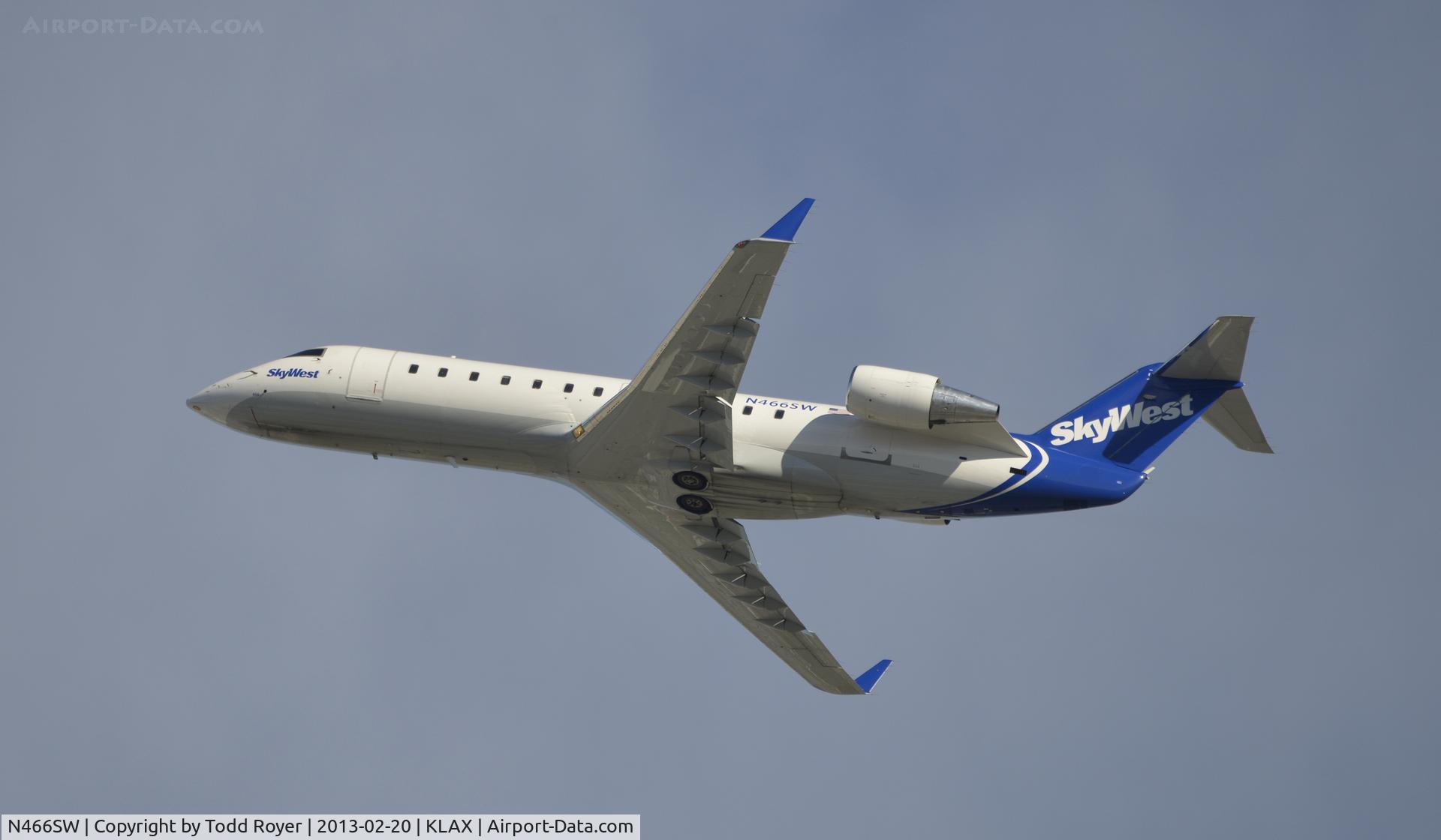 N466SW, 2003 Bombardier CRJ-200ER (CL-600-2B19) C/N 7856, Departing LAX
