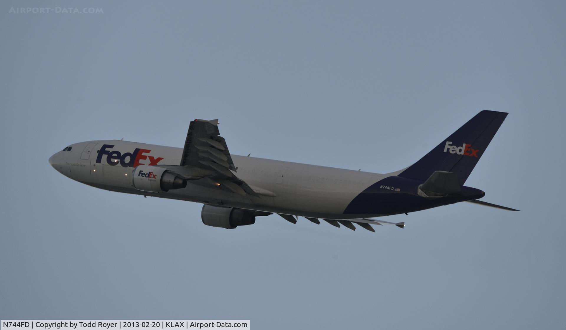 N744FD, 1992 Airbus A300B4-622R C/N 664, Departing LAX