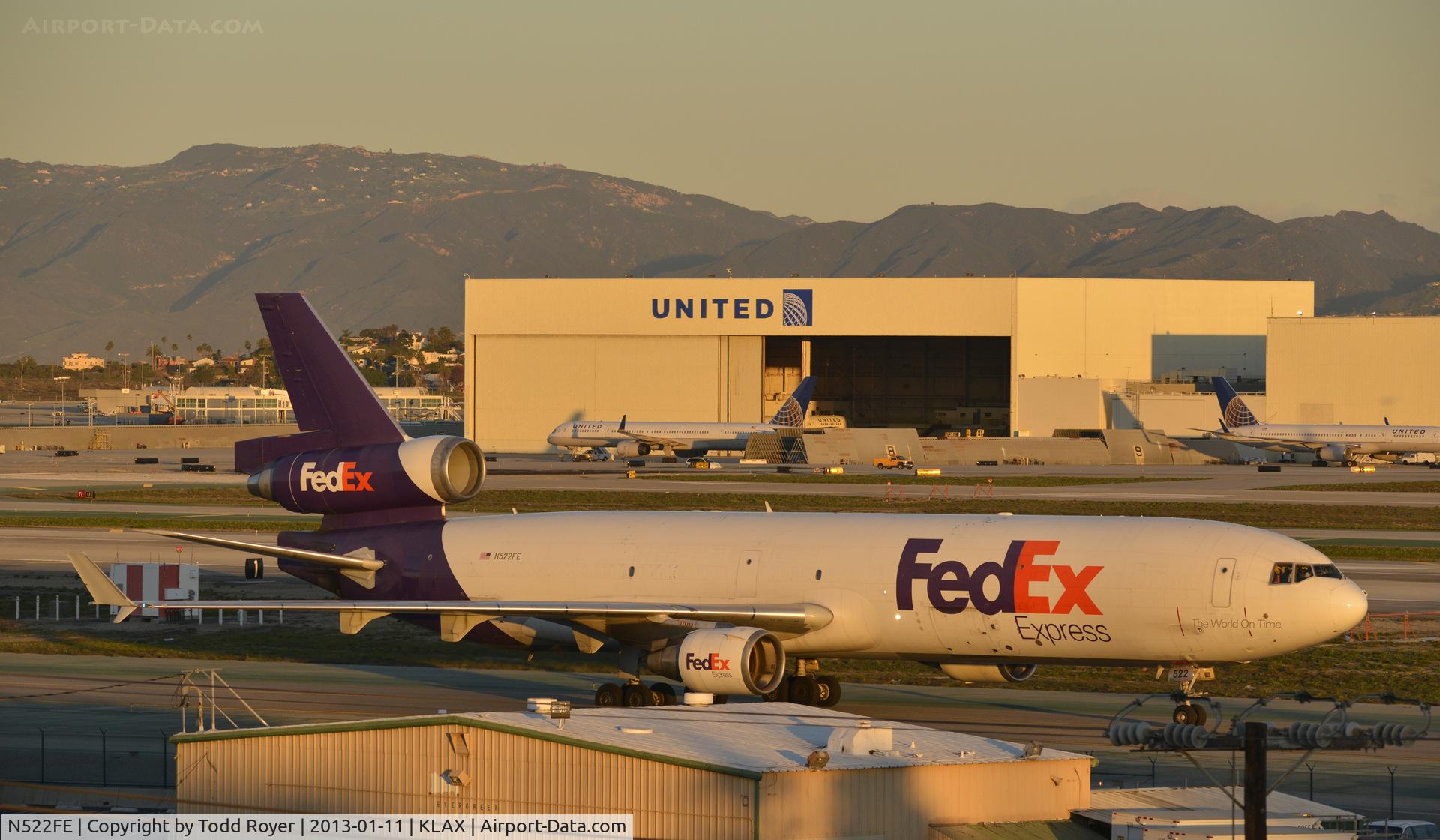 N522FE, 1992 McDonnell Douglas MD-11F C/N 48476, Taxiing to gate at LAX