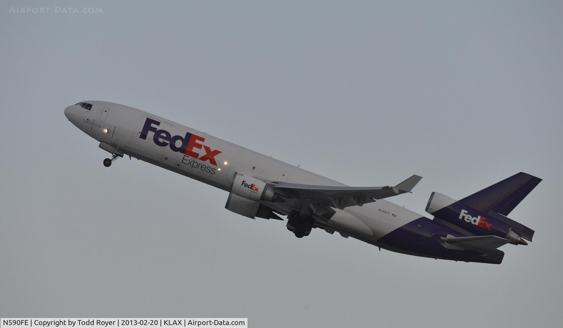 N590FE, 1991 McDonnell Douglas MD-11F C/N 48505, Departing LAX
