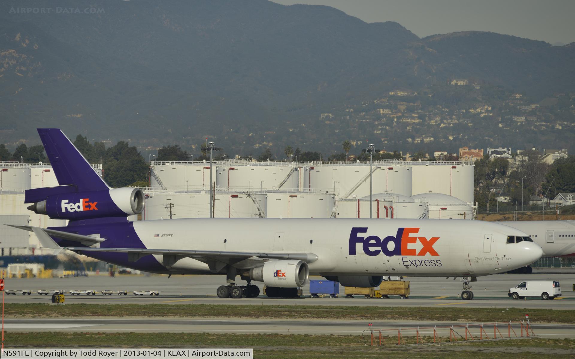 N591FE, 1992 McDonnell Douglas MD-11F C/N 48527, Taxiing to parking at LAX