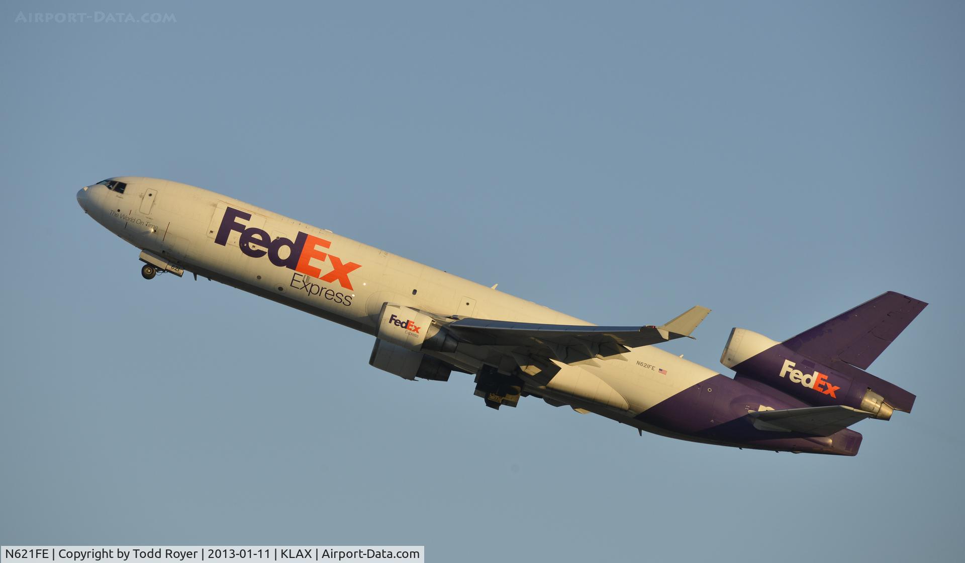 N621FE, 1999 McDonnell Douglas MD-11F C/N 48792, Departing LAX