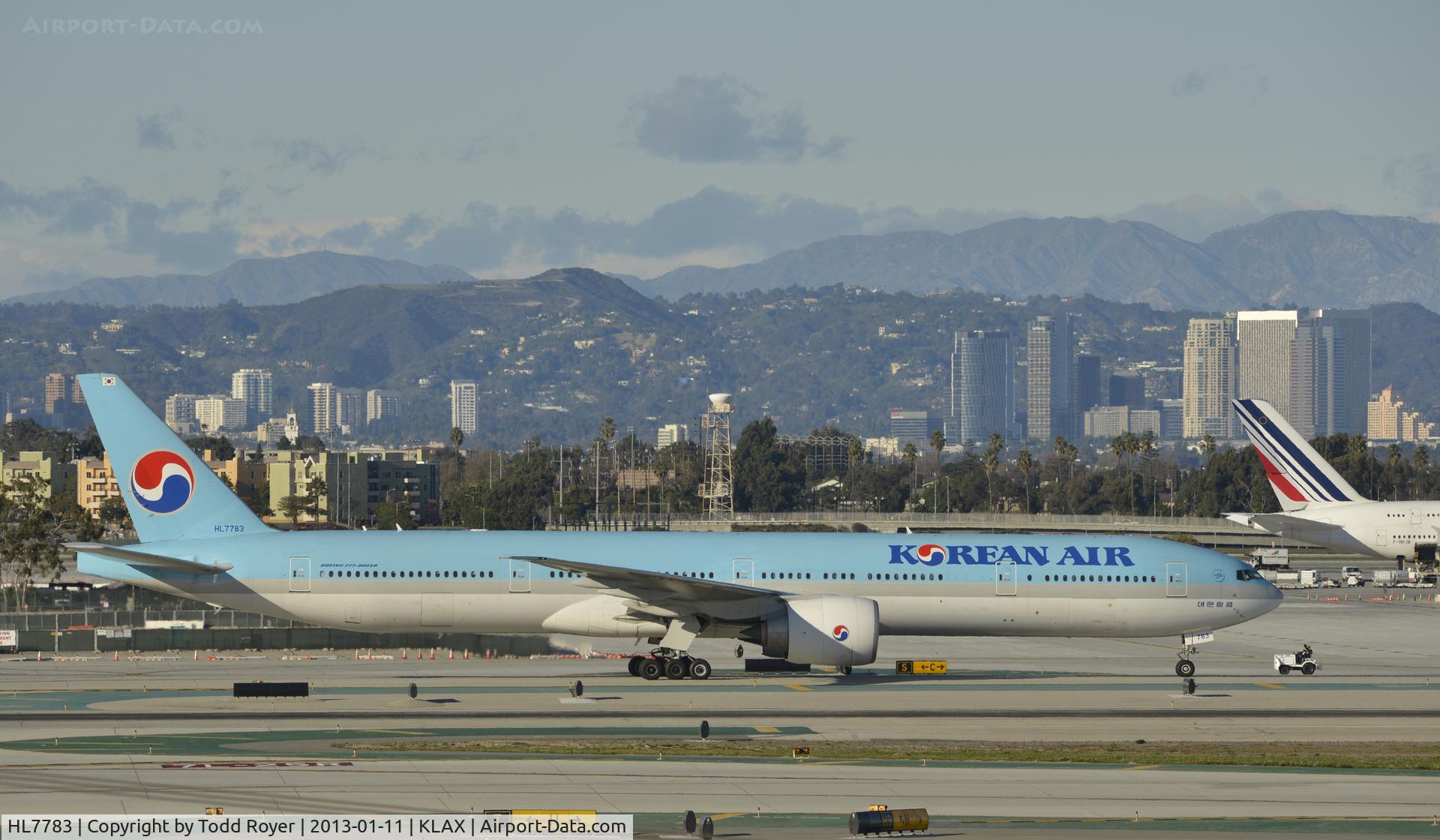 HL7783, 2009 Boeing 777-3B5/ER C/N 37644, Taxiing to gate at LAX