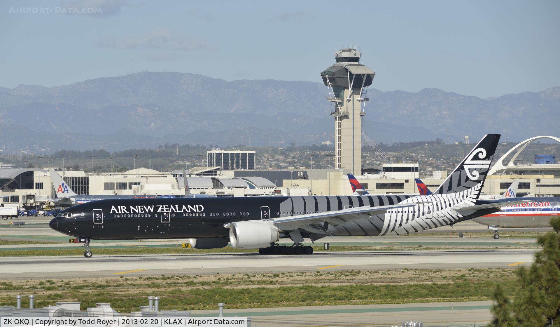 ZK-OKQ, 2011 Boeing 777-306/ER C/N 40689, Taxiing to gate
