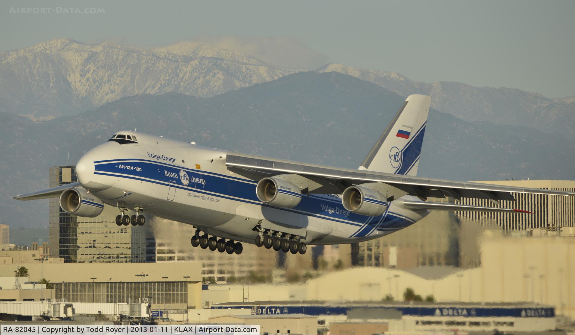 RA-82045, 1991 Antonov An-124-100 Ruslan C/N 9773052255113, Departing LAX