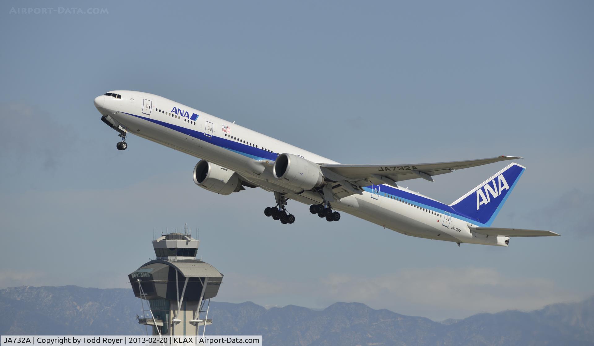JA732A, 2005 Boeing 777-381/ER C/N 27038, Departing LAX