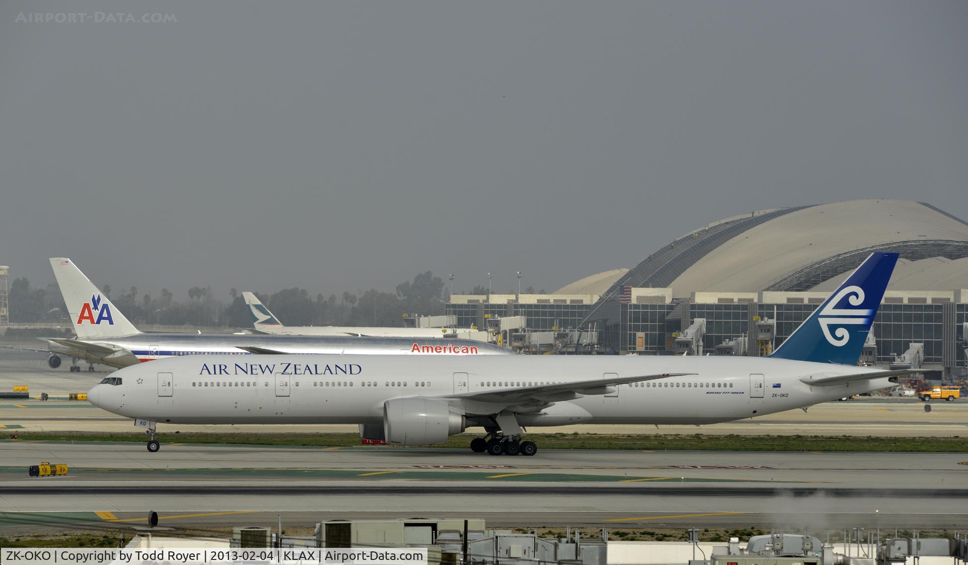 ZK-OKO, 2011 Boeing 777-306/ER C/N 38407, Taxiing to gate at LAX