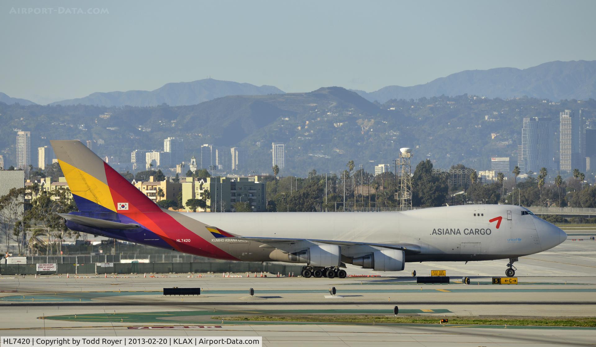 HL7420, 1995 Boeing 747-48EF (SCD) C/N 25783, Taxiing to parking at LAX