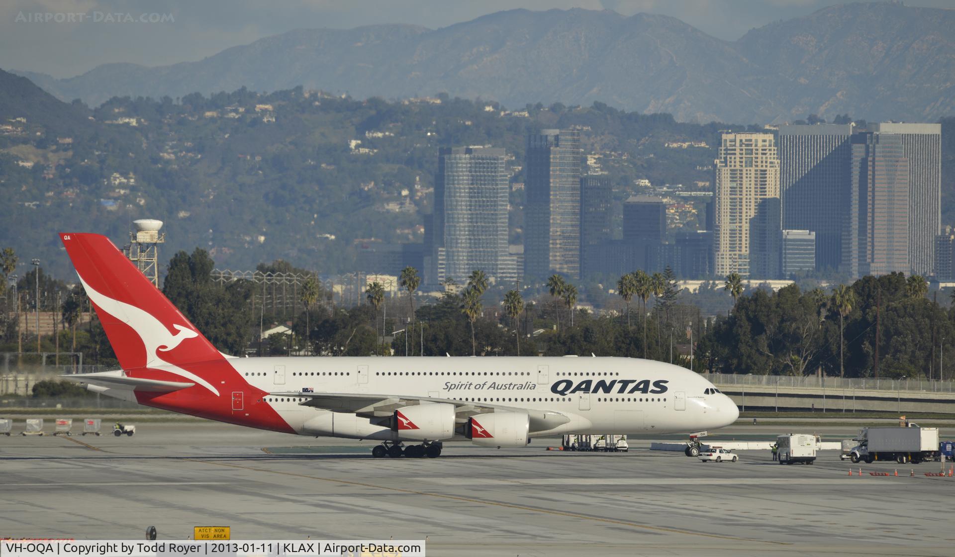 VH-OQA, 2008 Airbus A380-842 C/N 014, Pulling up tp gate at LAX