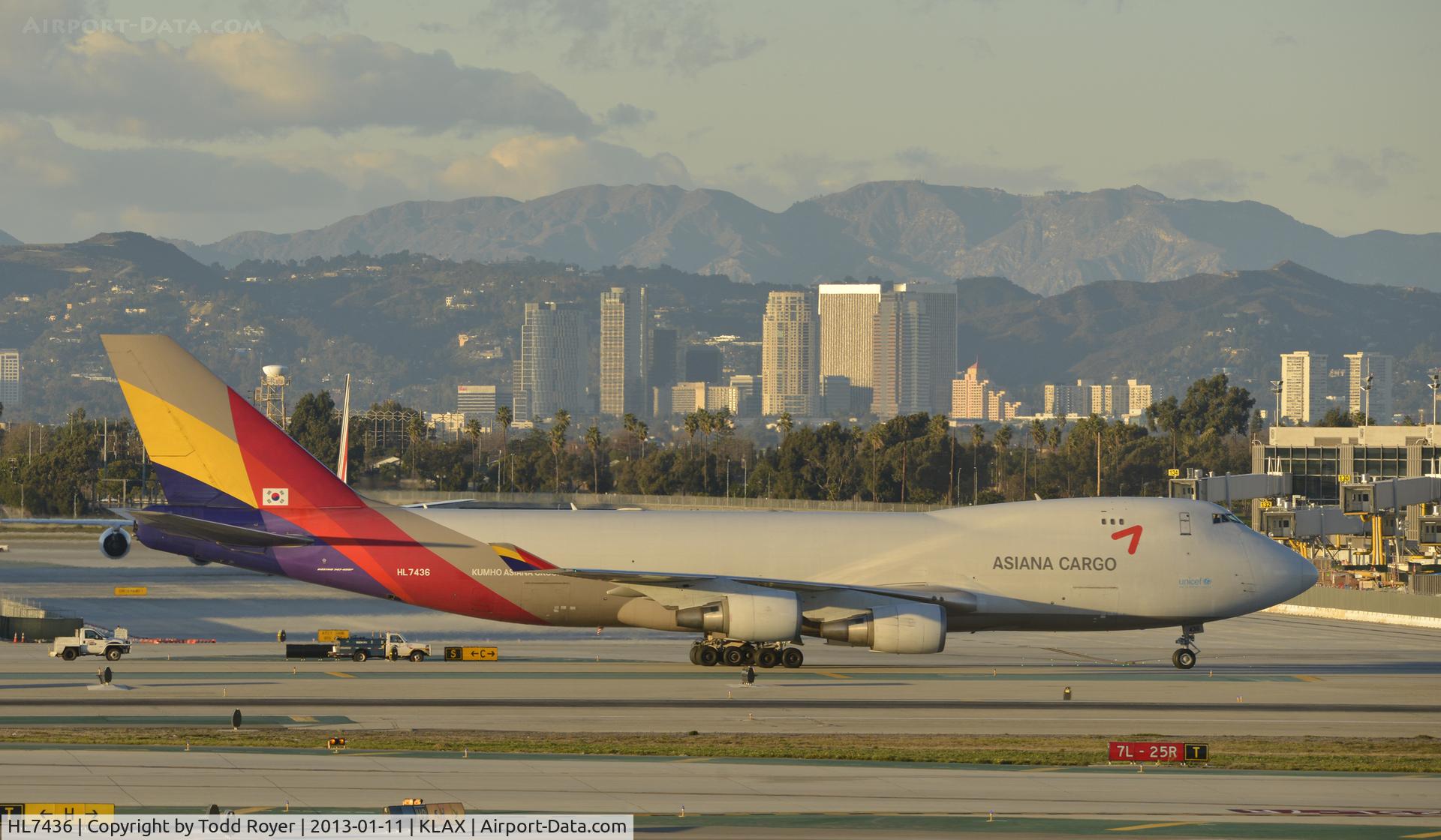 HL7436, 2002 Boeing 747-48EF (SCD) C/N 29170, Taxiing to gate