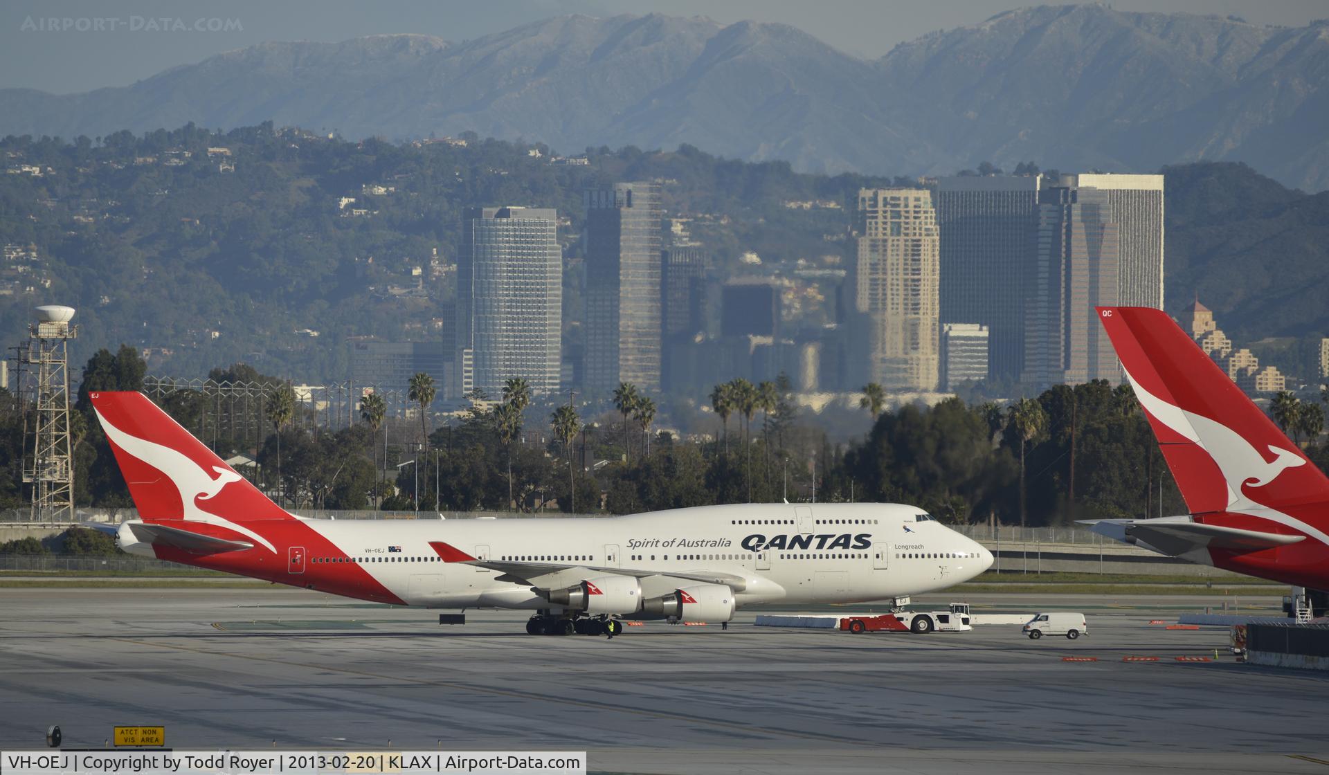 VH-OEJ, 2003 Boeing 747-438/ER C/N 32914, Getting at tow at LAX