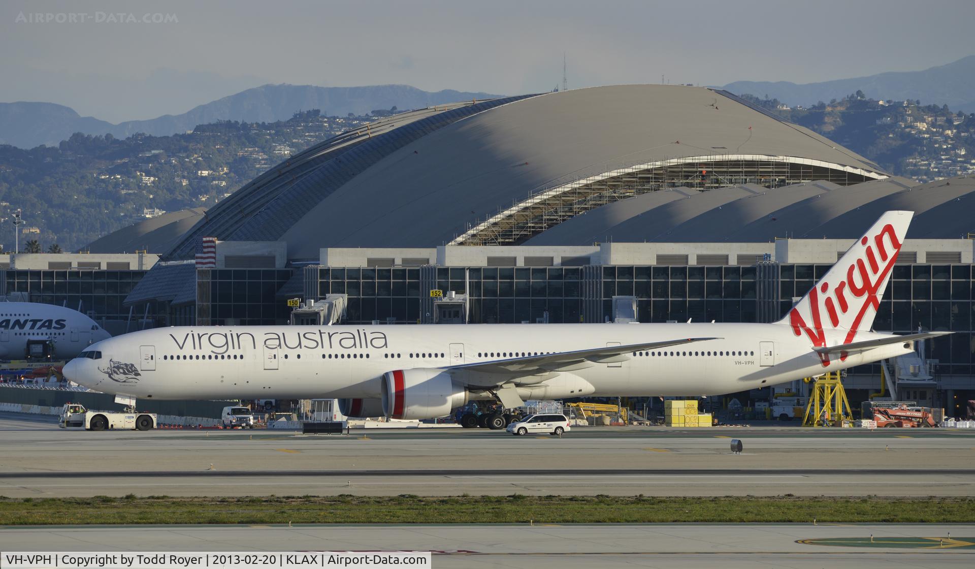 VH-VPH, 2010 Boeing 777-3ZG/ER C/N 37943, Getting towed to gate at LAX