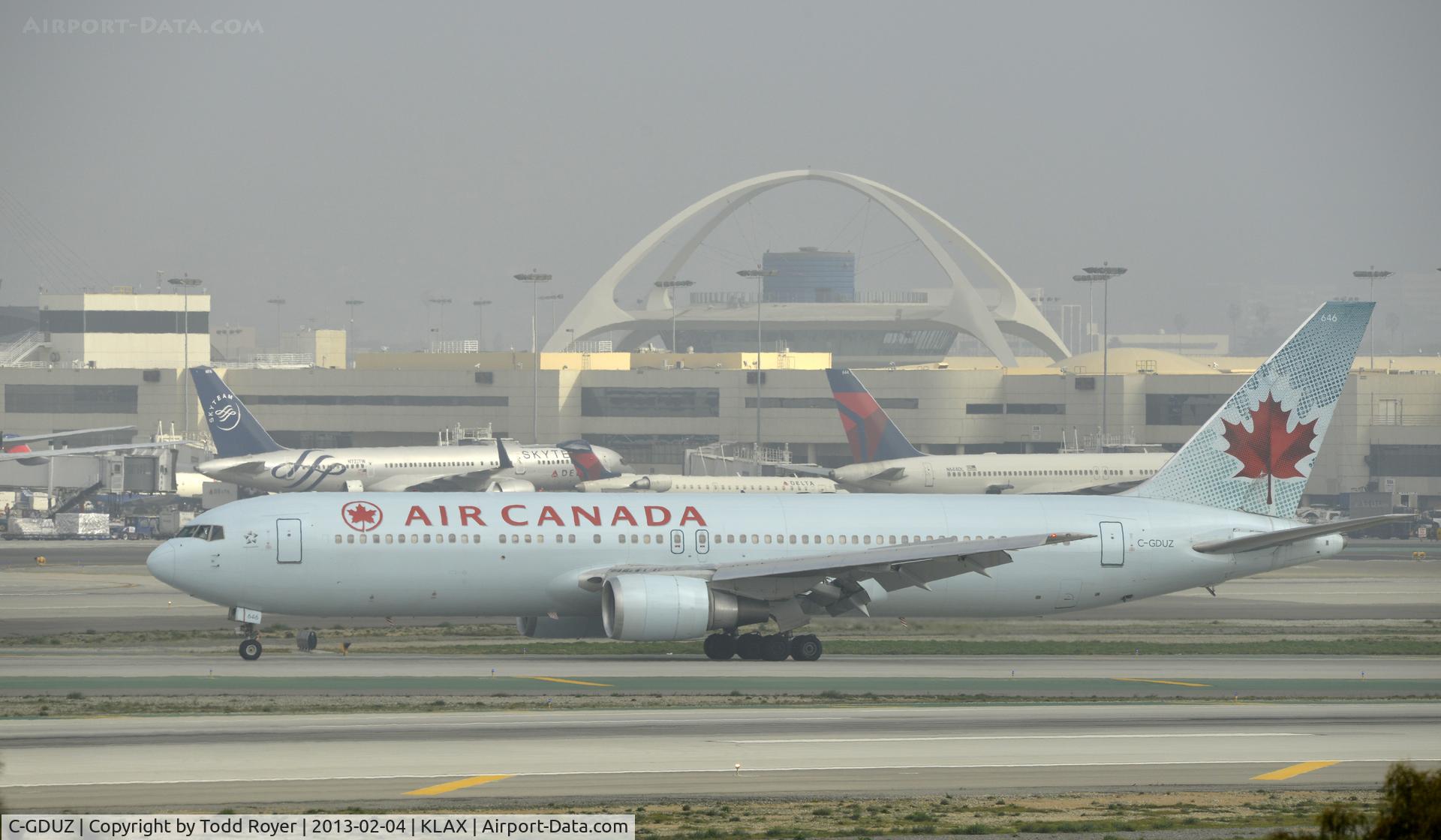 C-GDUZ, 1991 Boeing 767-38E C/N 25347, Taxiing to gate at LAX