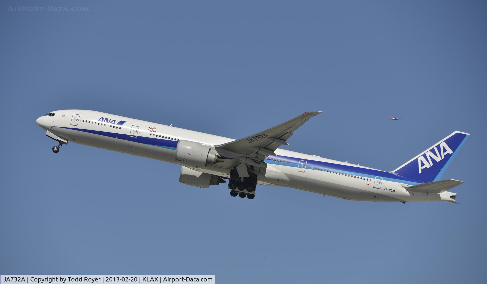 JA732A, 2005 Boeing 777-381/ER C/N 27038, Departing LAX