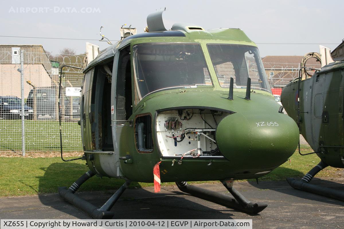 XZ655, 1980 Westland Lynx AH.7 C/N 209, Awaiting removal following spares recovery.