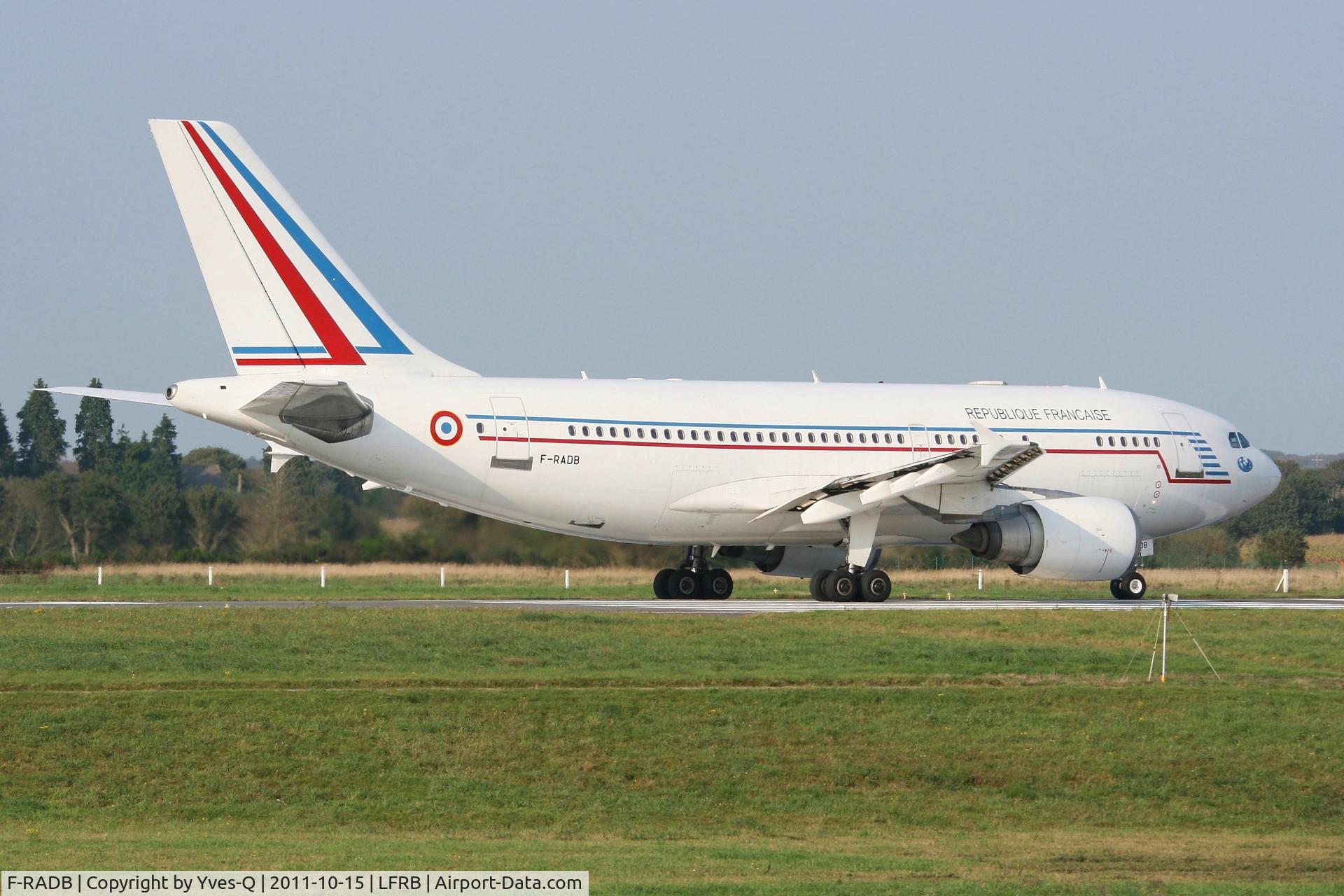 F-RADB, 1987 Airbus A310-304 C/N 422, French Air Force Airbus A310-304, Taxiing to holding point rwy 25L, Brest-Bretagne Airport (LFRB-BES)