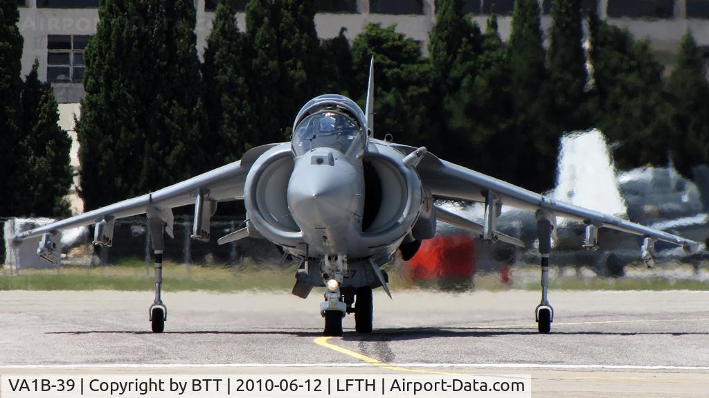 VA1B-39, McDonnell Douglas EAV-8B+ Matador II C/N SR5, Taxiing during spotter day