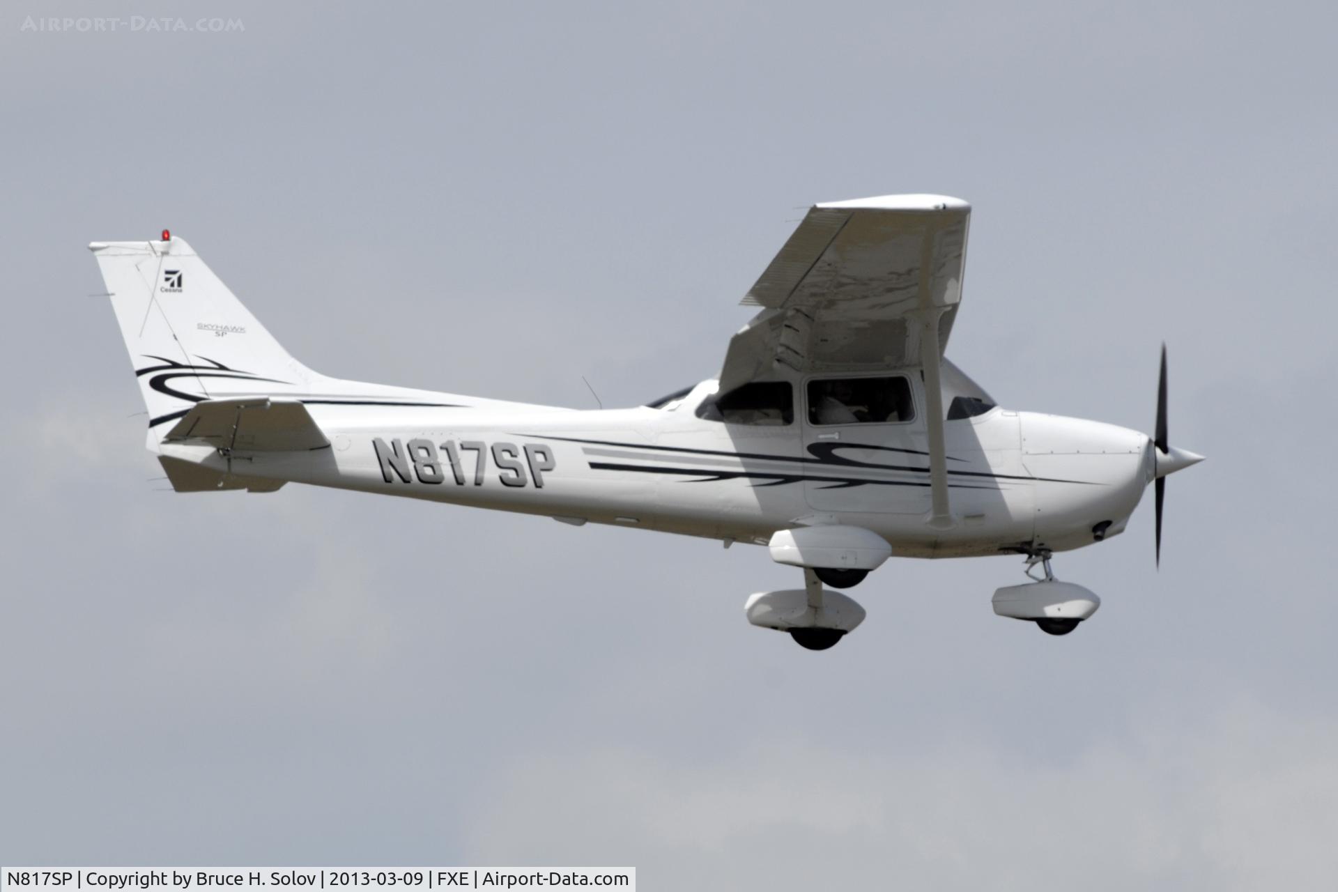 N817SP, 2001 Cessna 172S C/N 172S8733, On approach to Runway 8 @ KFXE