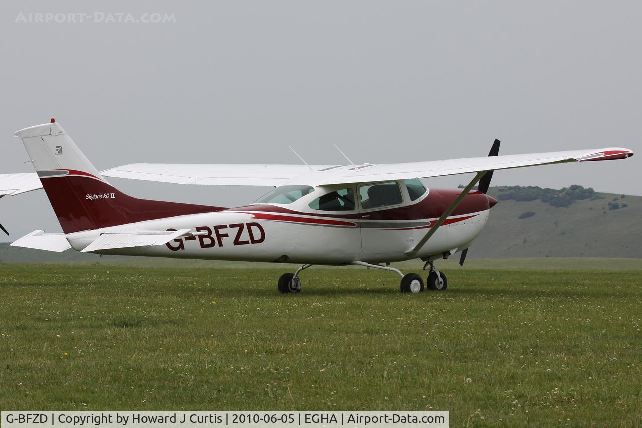 G-BFZD, 1978 Reims Cessna FR182 Skylane RG C/N 0010, Privately owned.